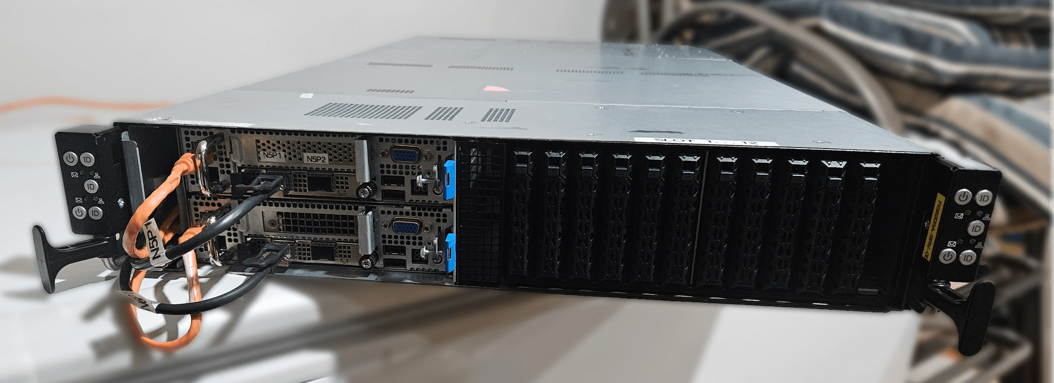 ASUS RS620SA-E10-RS12 Front