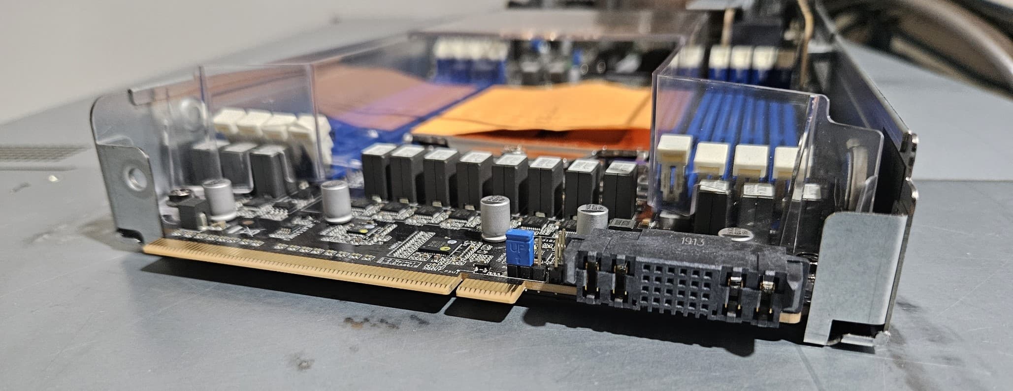 ASUS RS620SA-E10-RS12 Node Backplane Connector